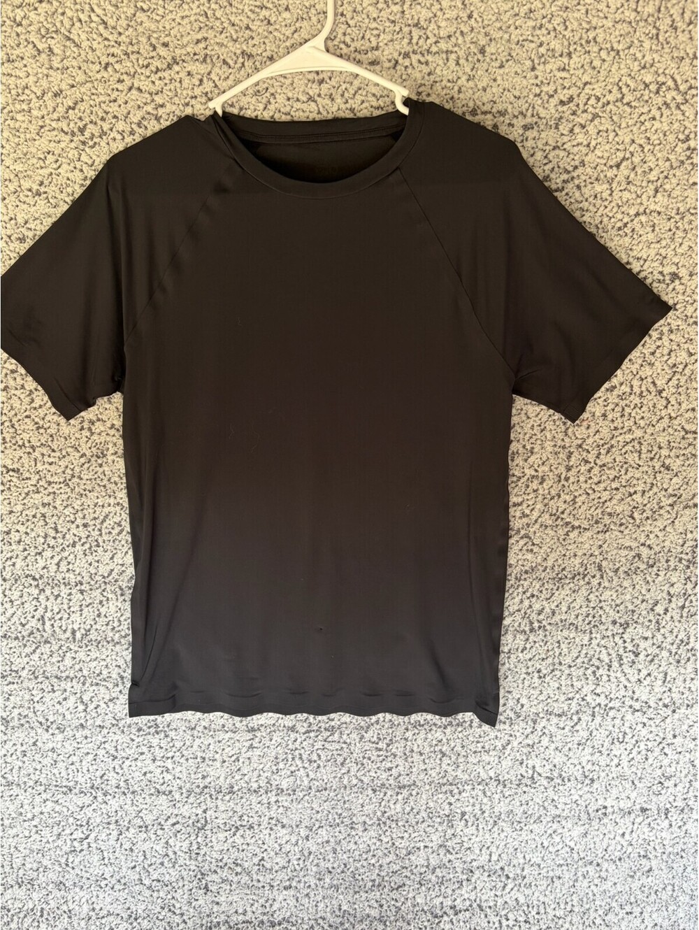 Alo Yoga Men's Black Performance Athletic T-Shirt Size M *Small Hole*